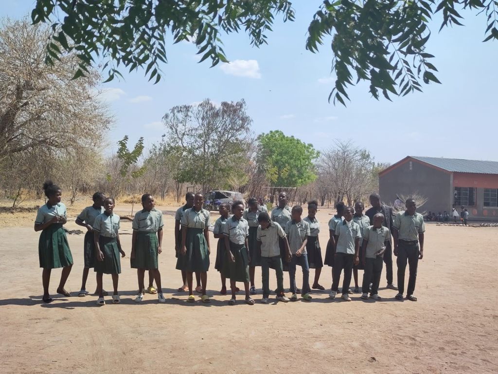 Maedchentag an der Schule in Sambia