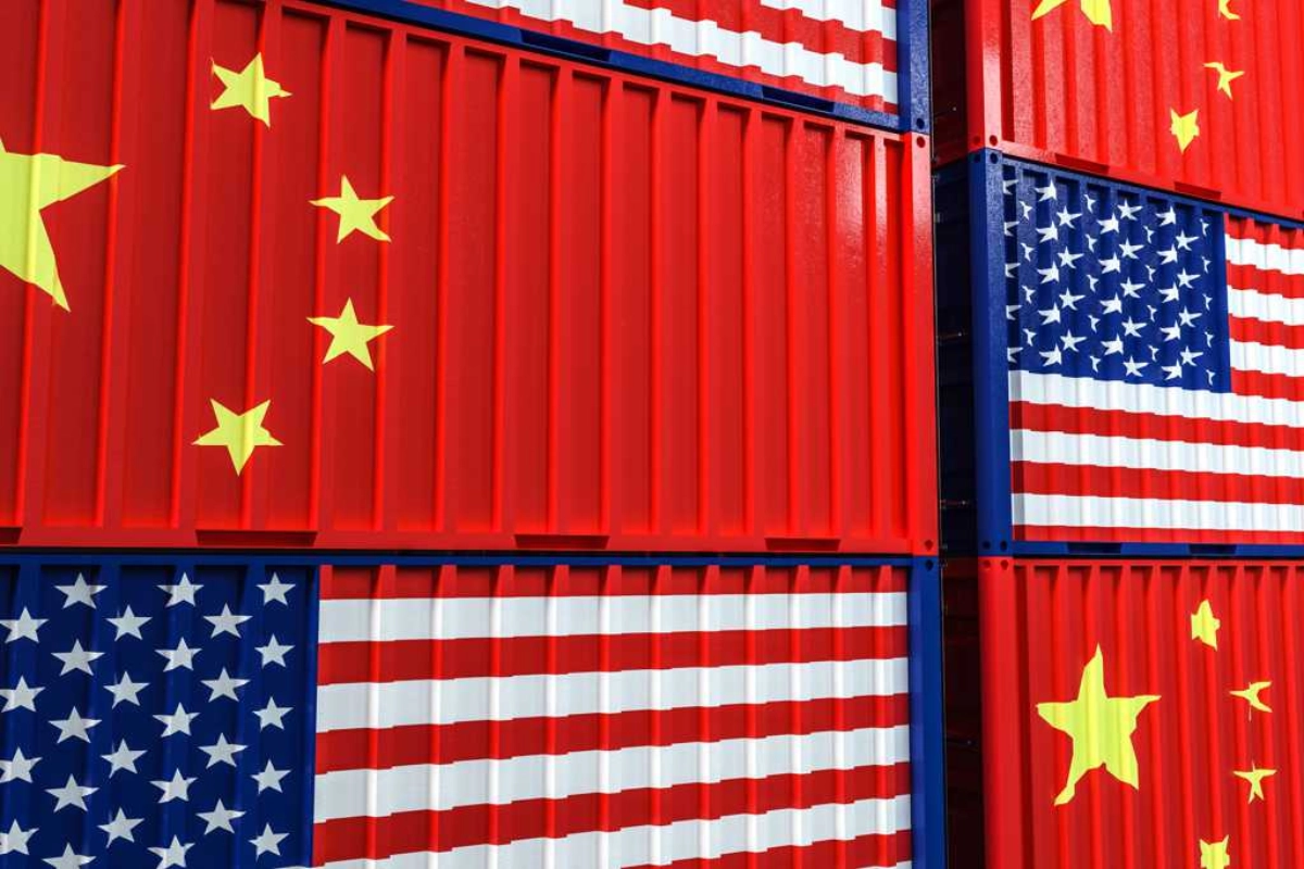 Flaggen der USA und China