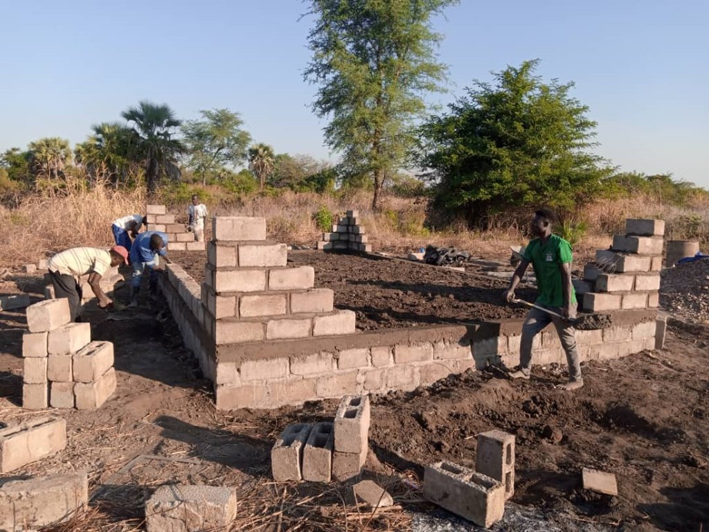 apoBank-Stiftung: Baustart der Maismuehle fuer die Community School