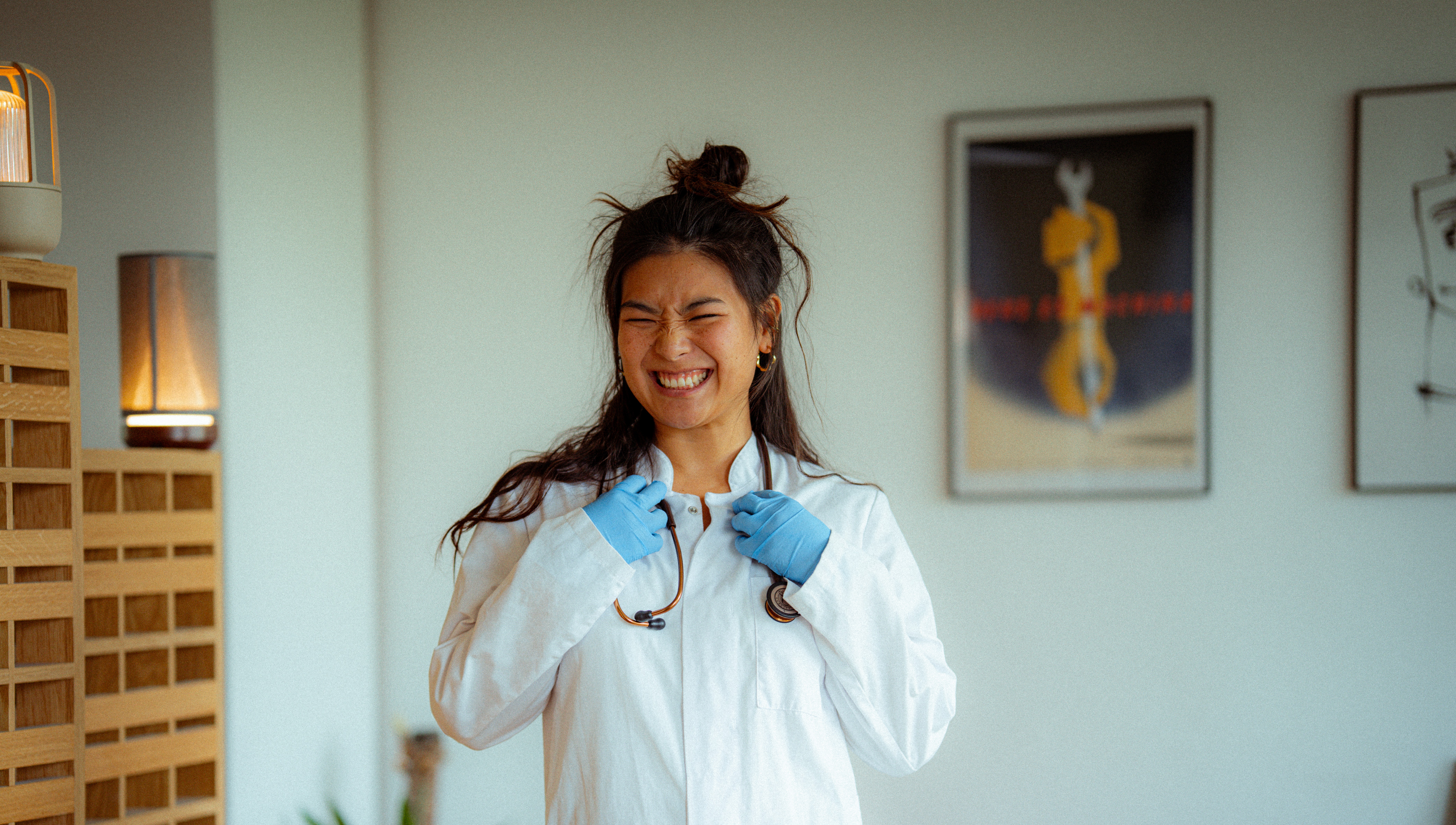 Bild: Ärzte in blauer Arbeitskleidung