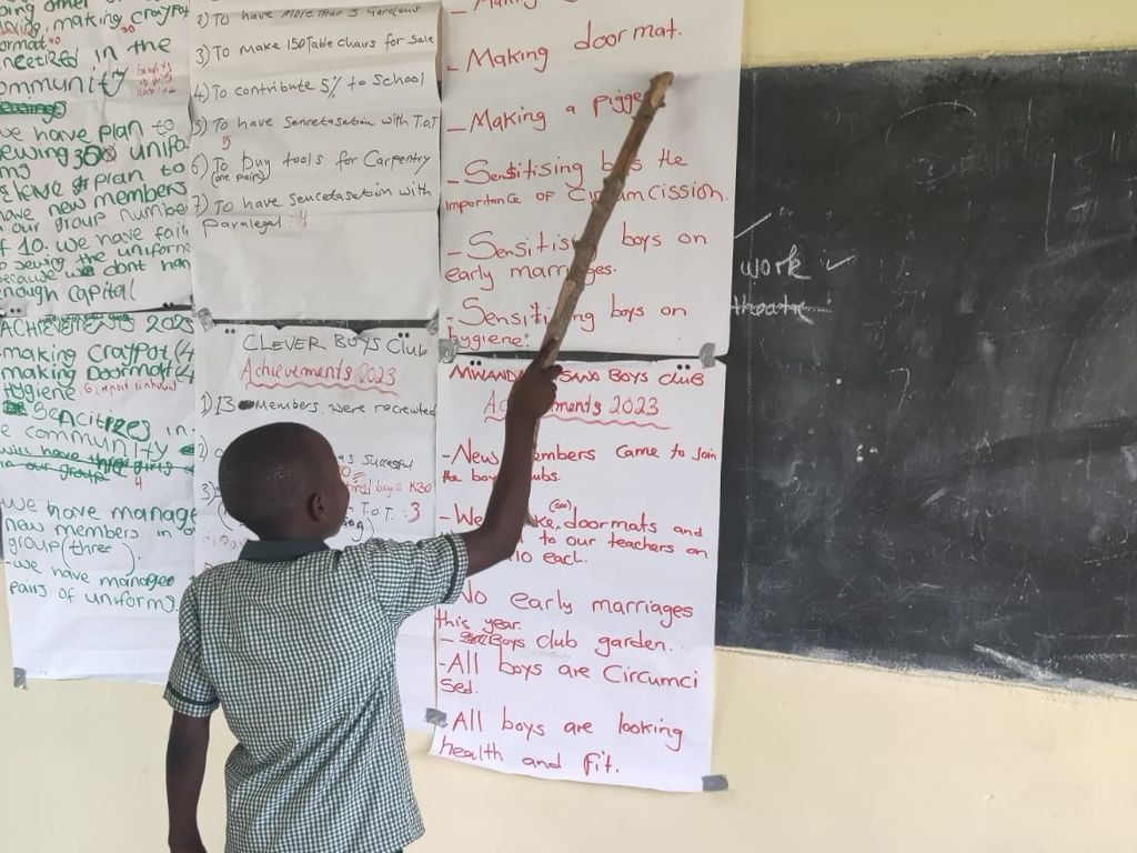 apoBank-Stiftung Projekt Sambia Junge am Flipchart