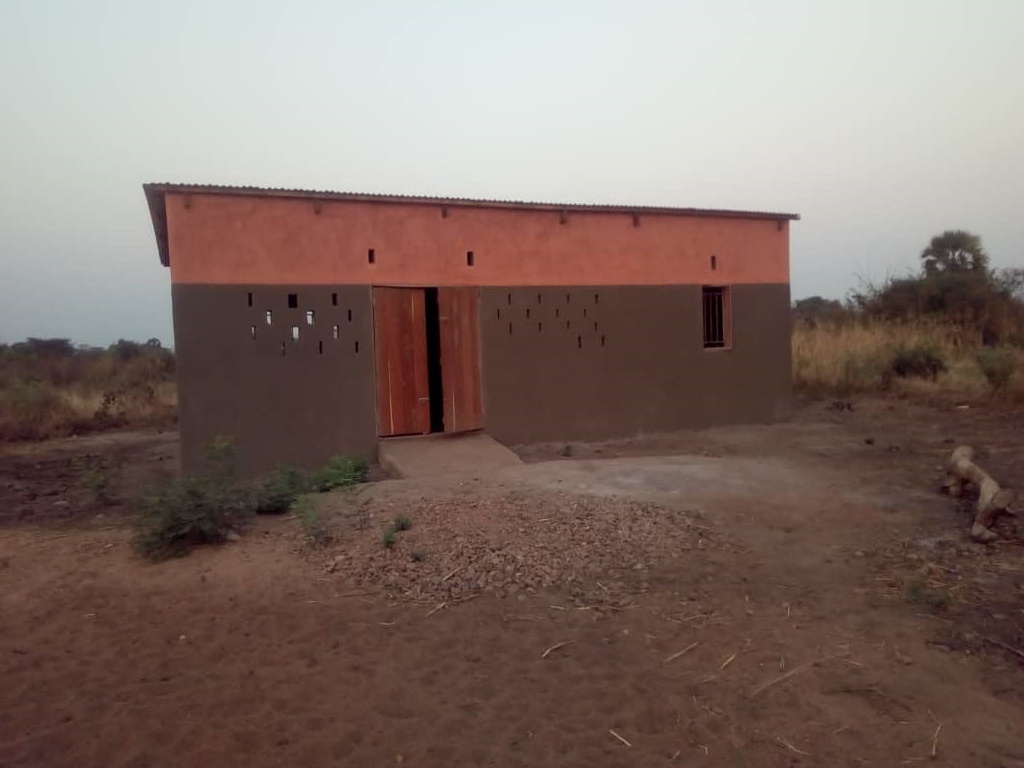 Gebaude der Maismuehle an der Mwandakwisano Community School