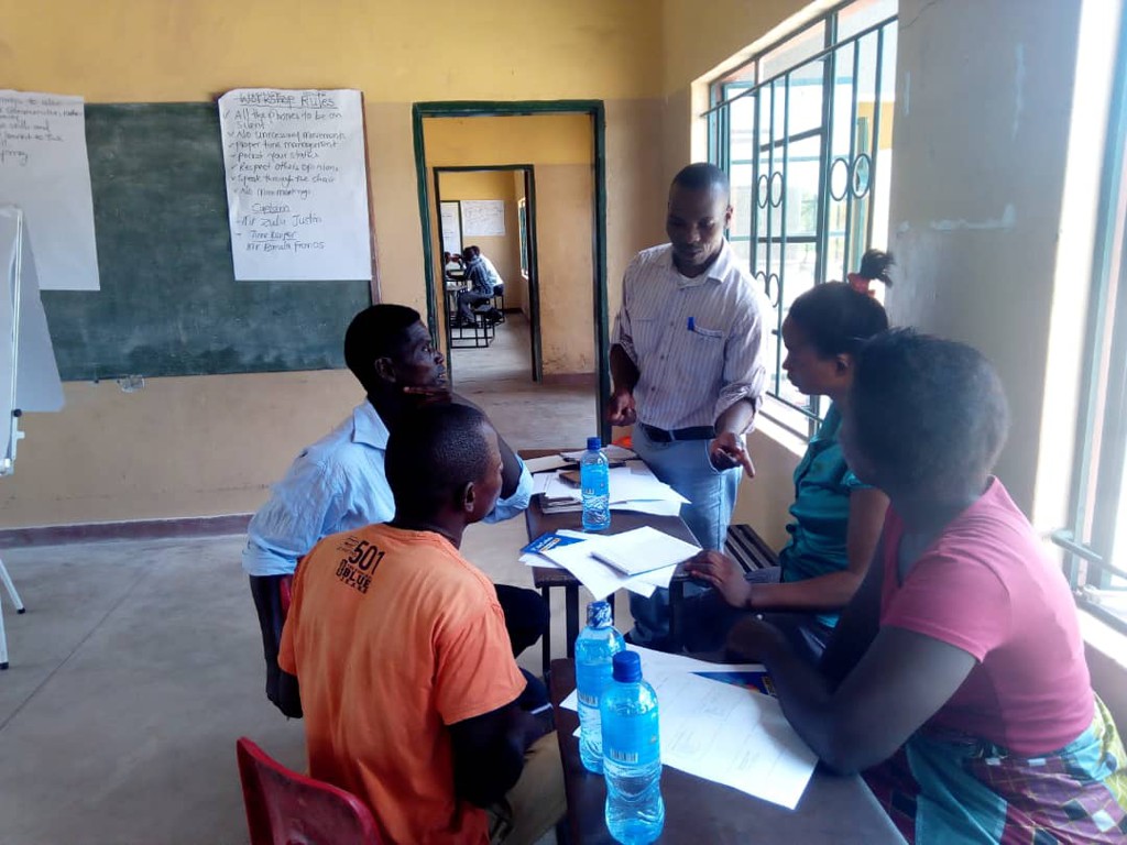 apoBank-Stiftung: Projektteam erhaelt Schulung zum Maismuehlengeschaeft