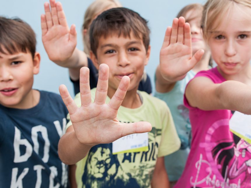 apoBank-Stiftung unterstuetzt eine gewaltfreie Erziehung für Kinder