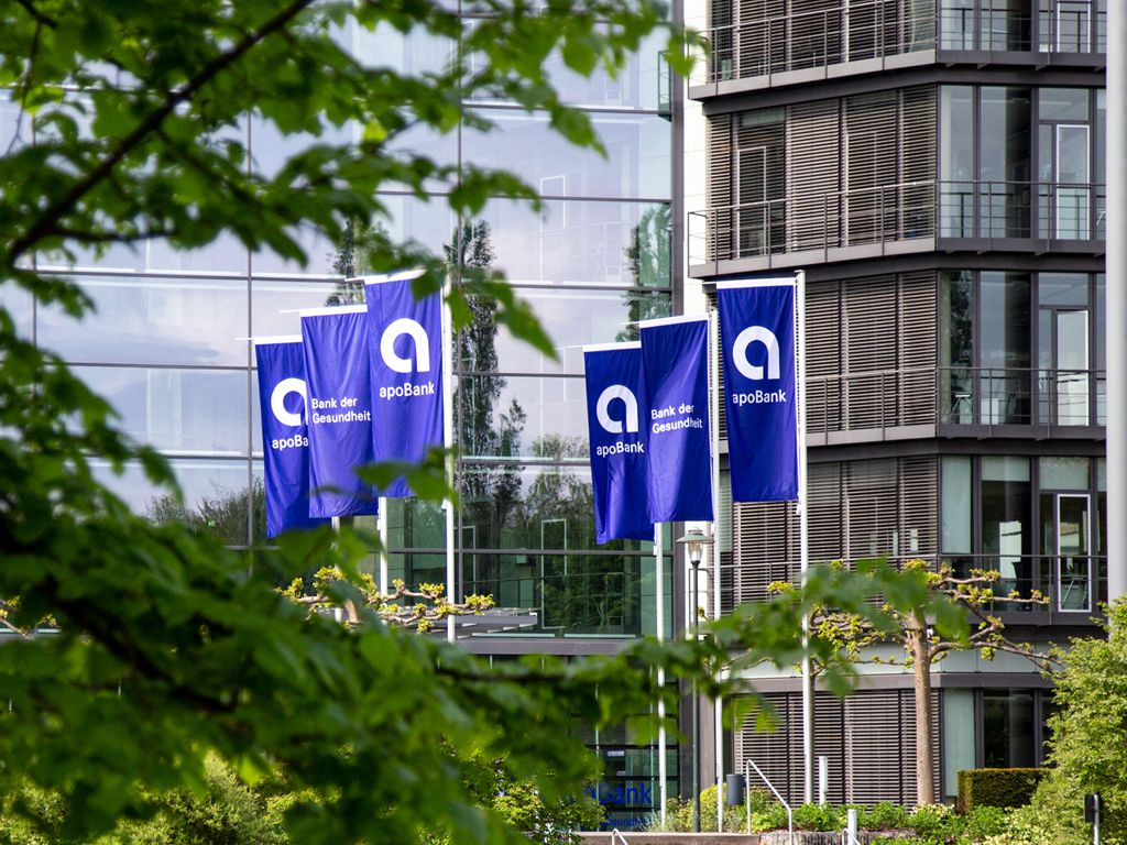 apoBank Foto von der Zentrale in der Natur