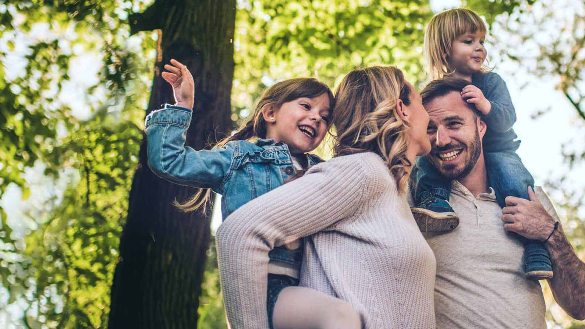 Nachhaltige Vermoegensverwaltung: apoVV Smart Eine Familie im Grünen