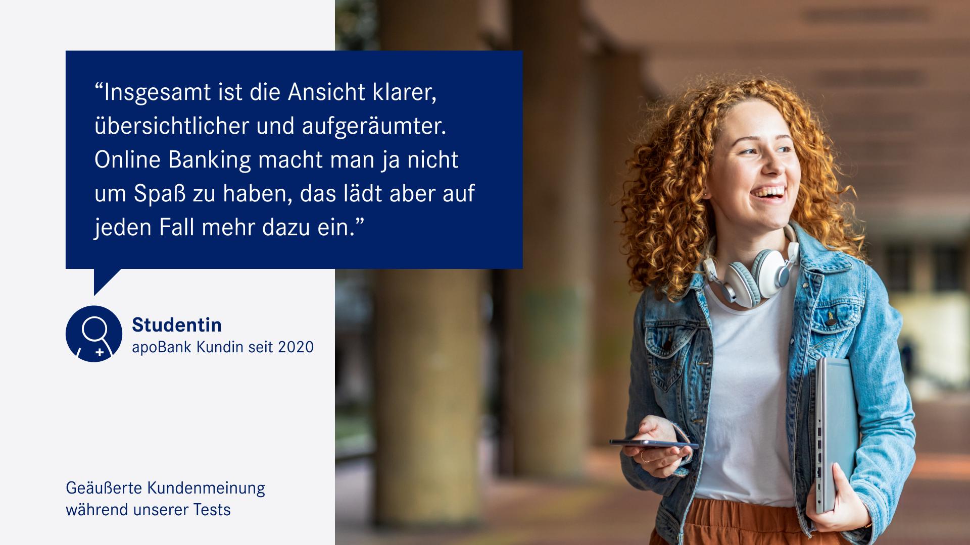 Foto: Frau mit Handy freut sich über die übersichtliche App